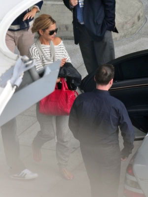Cheryl_Cole_arriving_at_Heathrow_Airport_01_09_11_2.jpg