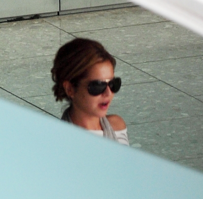 Cheryl_Cole_arriving_at_Heathrow_Airport_01_09_11_8.jpg