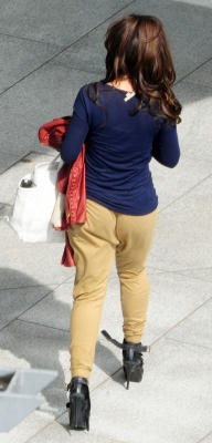 Cheryl_Cole_arriving_at_Heathrow_airport_06_05_11_12.jpg