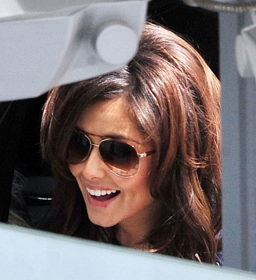 Cheryl_Cole_arriving_at_Heathrow_airport_06_05_11_2.jpg