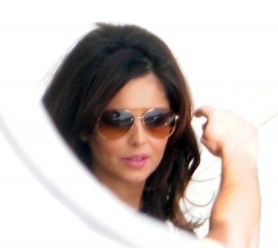 Cheryl_Cole_arriving_at_Heathrow_airport_06_05_11_5.jpg
