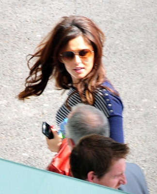 Cheryl_Cole_arriving_at_Heathrow_airport_06_05_11_9.jpg