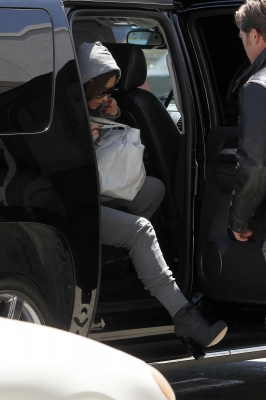 Cheryl_Cole_at_LAX_10_05_11_7.jpg
