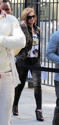 Cheryl_Cole_at_the_America_Embassy_in_London_29_06_11_10.jpg