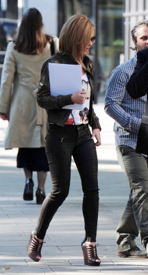 Cheryl_Cole_at_the_America_Embassy_in_London_29_06_11_14.jpg