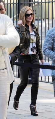 Cheryl_Cole_at_the_America_Embassy_in_London_29_06_11_9.jpg
