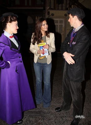 Cheryl_Cole_backstage_at_Mary_Poppins_on_Broadway_17_05_11_12.jpg