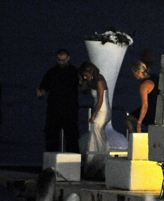 Cheryl_Cole_in_the_South_of_France_04_08_11_3.jpg
