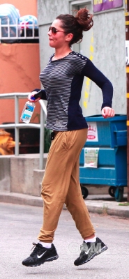 Cheryl_Cole_leaves_a_gym_in_Studio_City_07_05_11_3.JPG
