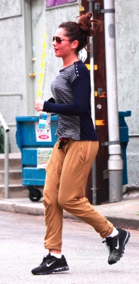Cheryl_Cole_leaves_a_gym_in_Studio_City_07_05_11_5.JPG