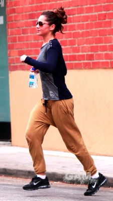 Cheryl_Cole_leaves_a_gym_in_Studio_City_07_05_11_9.JPG