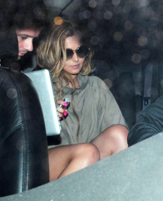 Cheryl_leaving_arriving_a_recording_studio_in_LA_15_07_11_2.jpg