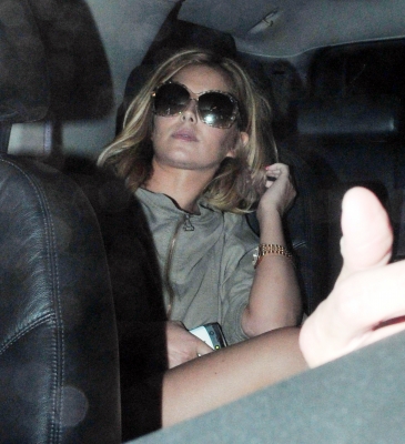 Cheryl_leaving_arriving_a_recording_studio_in_LA_15_07_11_3.jpg
