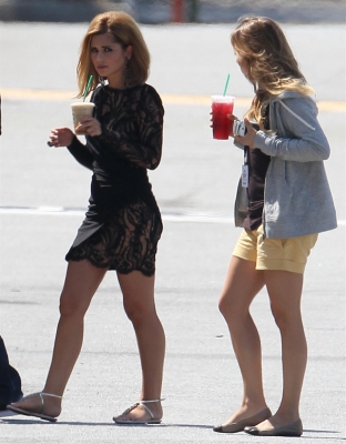 Cheryl_on_set_of_What_to_Expect_When_Youre_Expecting_29_08_11_13.jpg
