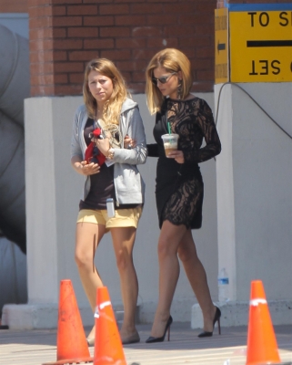 Cheryl_on_set_of_What_to_Expect_When_Youre_Expecting_29_08_11_23.jpg