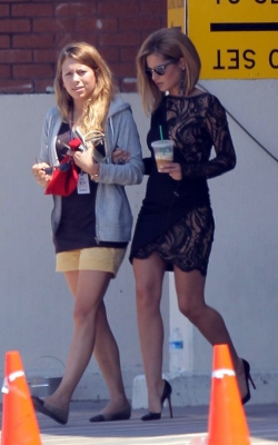 Cheryl_on_set_of_What_to_Expect_When_Youre_Expecting_29_08_11_29.jpg