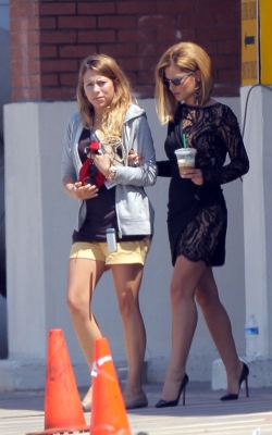 Cheryl_on_set_of_What_to_Expect_When_Youre_Expecting_29_08_11_31.jpg