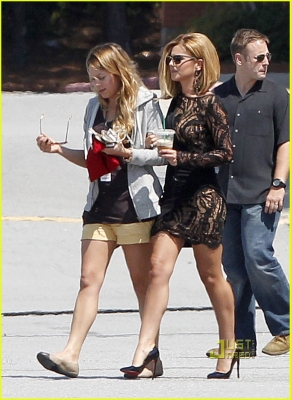 Cheryl_on_set_of_What_to_Expect_When_Youre_Expecting_29_08_11_38.jpg