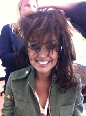 Cheryl_on_the_set_of_new_LOreal_shoot_2011.jpg