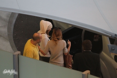 Cheryl_Cole_arriving_at_Heathrow_airport_01_10_11_10.jpg