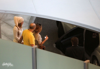 Cheryl_Cole_arriving_at_Heathrow_airport_01_10_11_2.jpg
