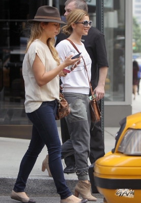 Cheryl_Cole_having_lunch_in_New_York_27_09_11_281829.jpg