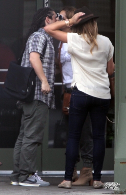 Cheryl_Cole_having_lunch_in_New_York_27_09_11_282329.jpg
