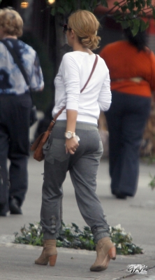 Cheryl_Cole_having_lunch_in_New_York_27_09_11_282429.jpg