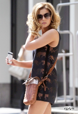 Cheryl_Cole_arriving_leaving_a_salon_in_New_York_29_09_11_282429.jpg