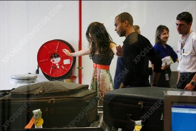 Cheryl_and_Ashley_Cole_Arrive_At_Nice_Airport_France_11062009_22.jpg