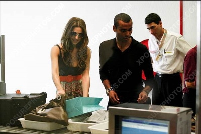Cheryl_and_Ashley_Cole_Arrive_At_Nice_Airport_France_11062009_25.jpg