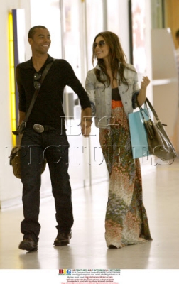 Cheryl_and_Ashley_Cole_Arrive_At_Nice_Airport_France_11062009_3.jpg