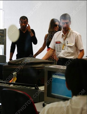 Cheryl_and_Ashley_Cole_Arrive_At_Nice_Airport_France_11062009_47.jpg