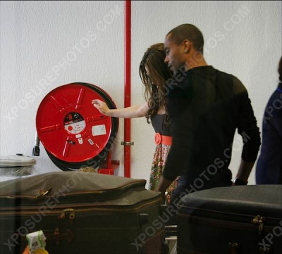 Cheryl_and_Ashley_Cole_Arrive_At_Nice_Airport_France_11062009_74.jpg
