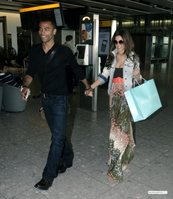 Cheryl_and_Ashley_spotted_at_an_airport_to_depart_on_holiday_11_06_09_2812829.jpg