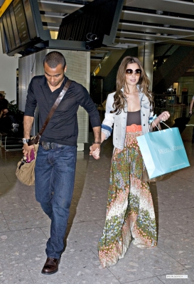Cheryl_and_Ashley_spotted_at_an_airport_to_depart_on_holiday_11_06_09_2813629.jpg