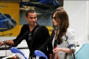 Cheryl_and_Ashley_Cole_Arrive_At_Nice_Airport_France_11062009_35.jpg