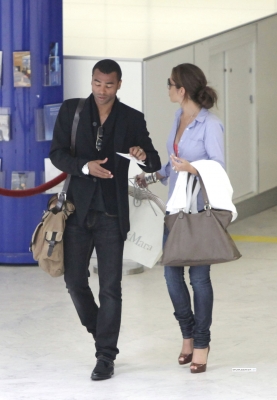 Cheryl_and_Ashley_arriving_at_Heathrow_airport_19_06_09_18.jpg