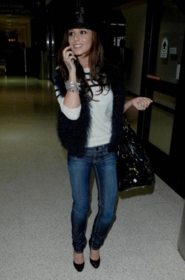 Cheryl_arriving_at_LAX_070209_13.jpg