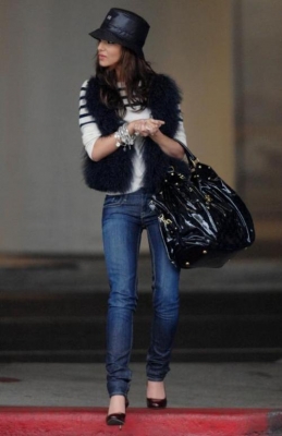 Cheryl_arriving_at_LAX_070209_15.jpg
