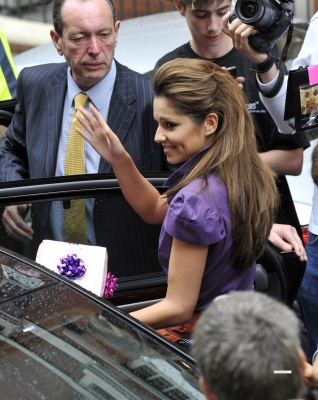 Cheryl_arriving_at_the_ICC_Birmingham_30_06_09_4.jpg