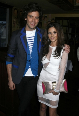 Cheryl_at_Grammy_Awards_Viewing_Dinner_with_Mika_08022009_4.jpg