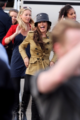 Cheryl_Cole_and_Kimberley_Walsh_return_from_Africa_090309_17.JPG