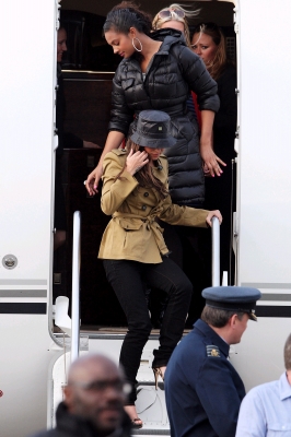 Cheryl_Cole_and_Kimberley_Walsh_return_from_Africa_090309_23.JPG