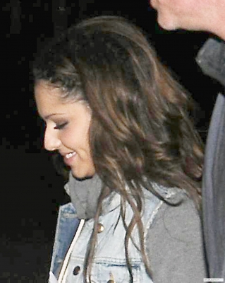Cheryl_Cole_Arrives_At_Dublin_Hotel_Ireland_300409_8.jpg