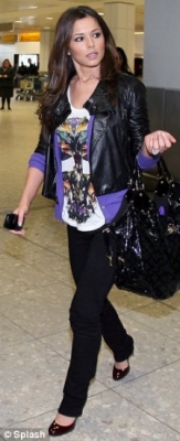 Cheryl_Cole_arriving_at_Heathrow_airport_10022009_69.jpg