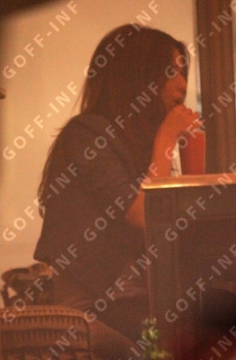 Cheryl_Cole_having_dinner_at_Soho_140409_15.jpg