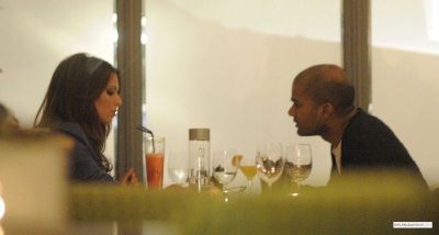 Cheryl_Cole_having_dinner_at_Soho_140409_2.jpg