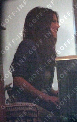 Cheryl_Cole_having_dinner_at_Soho_140409_5.jpg