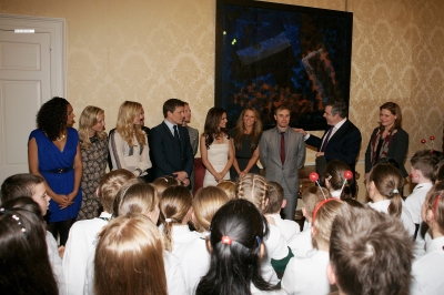 Cheryl_Kimberley_and_climbers_meet_Gordon_Brown_in_London_120309_14.jpg